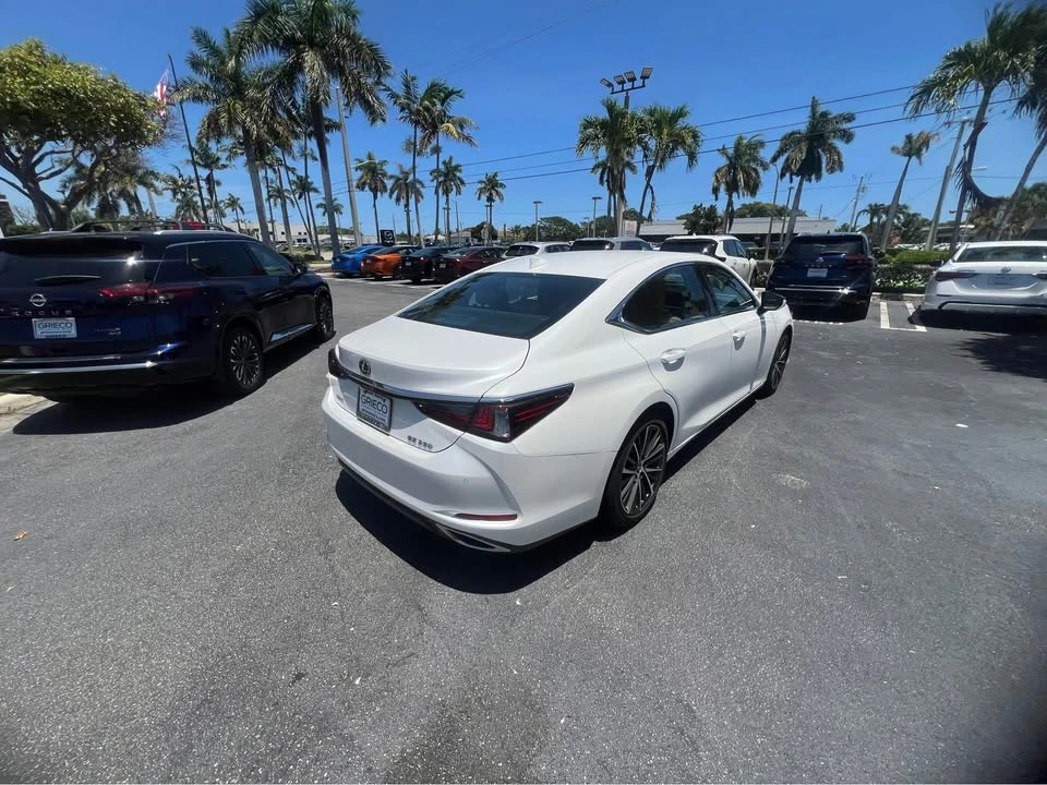 2022 Lexus ES 7th Gen - Image 6 of 11