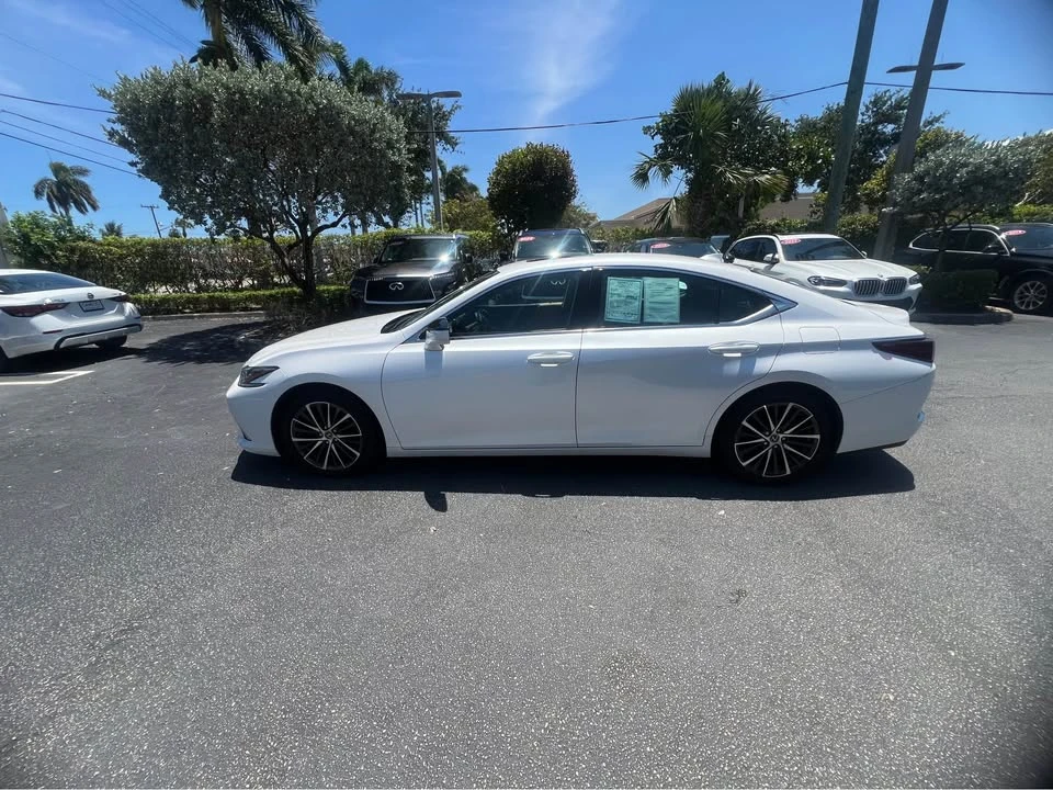 2022 Lexus ES 7th Gen - Image 3 of 11