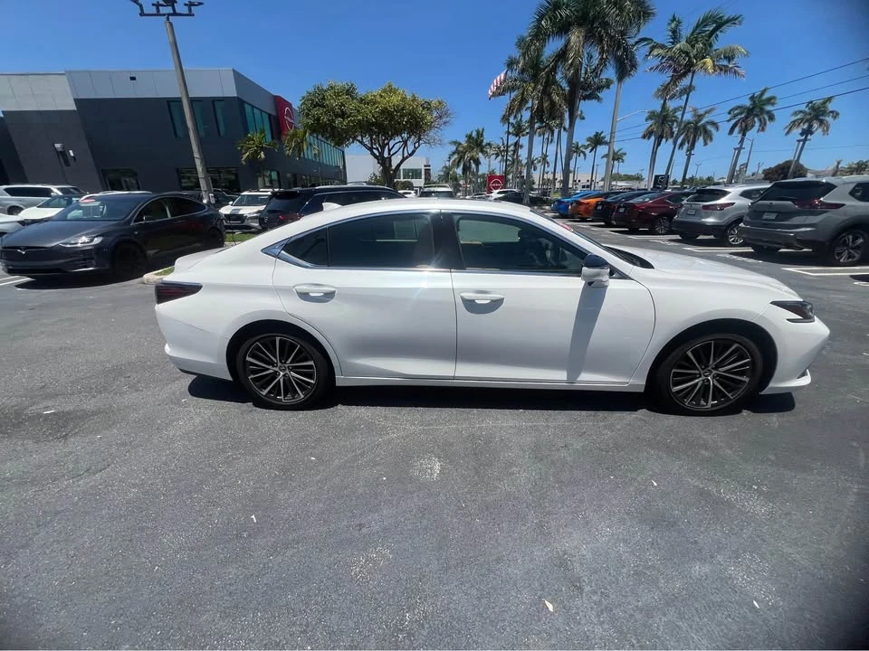 2022 Lexus ES 7th Gen - Image 7 of 11