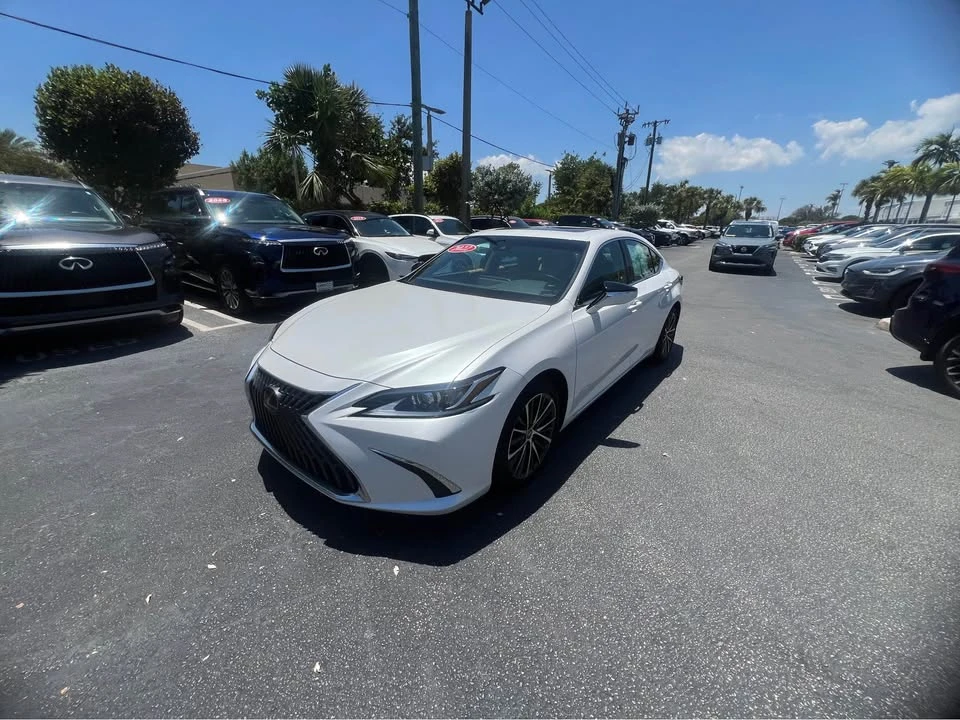 2022 Lexus ES 7th Gen - Image 2 of 11