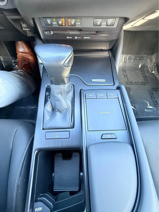 2022 Lexus ES 7th Gen - Image 9 of 11