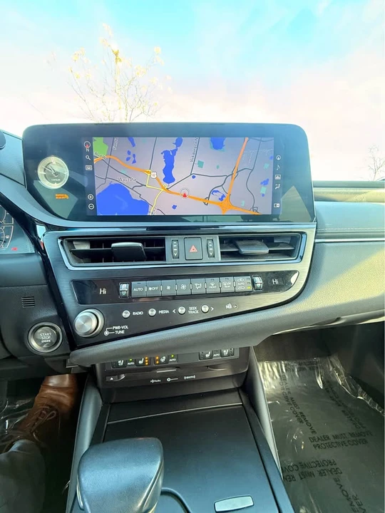 2022 Lexus ES 7th Gen - Image 10 of 11