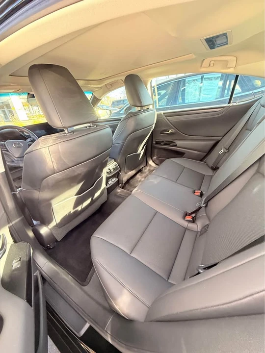 2022 Lexus ES 7th Gen - Image 8 of 11