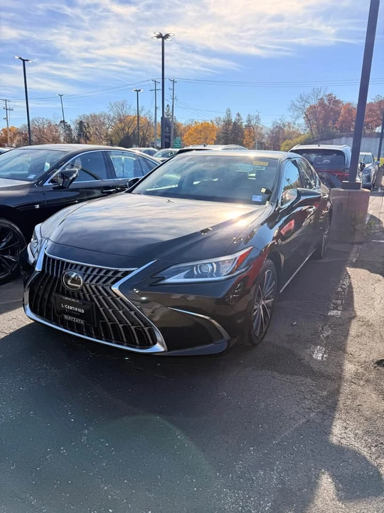 2022 Lexus ES 7th Gen - Image 2 of 11
