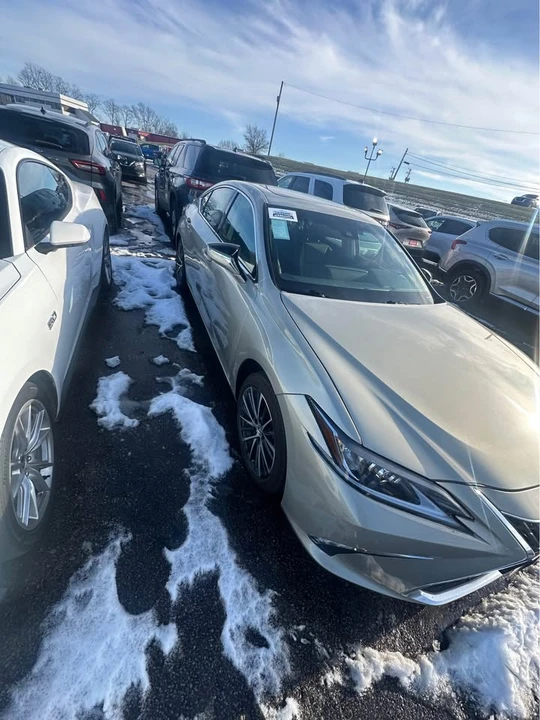 2022 Lexus ES 7th Gen - Image 7 of 9