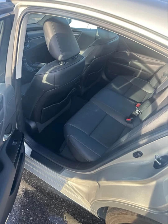 2022 Lexus ES 7th Gen - Image 4 of 9