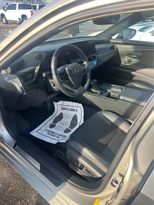 2022 Lexus ES 7th Gen - Image 9 of 9
