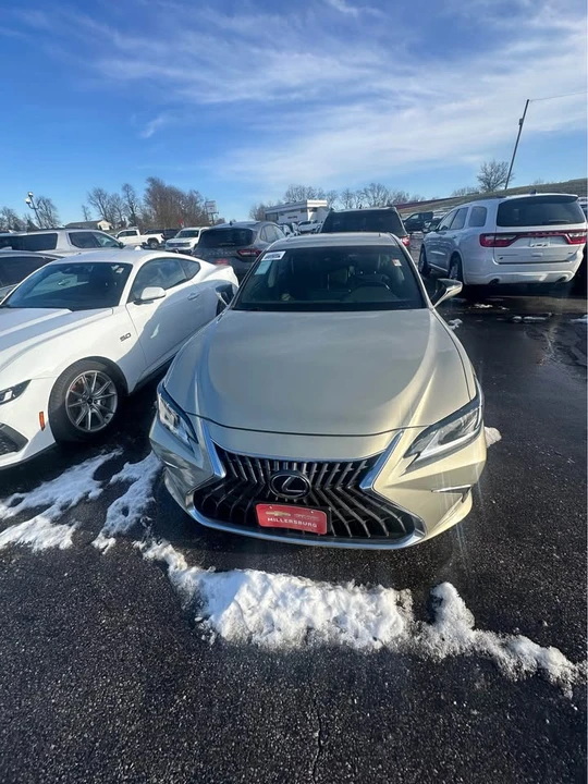 2022 Lexus ES 7th Gen - Image 8 of 9