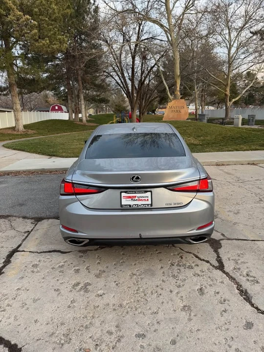 2022 Lexus ES 7th Gen - Image 8 of 11
