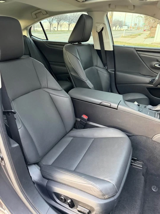 2022 Lexus ES 7th Gen - Image 9 of 11