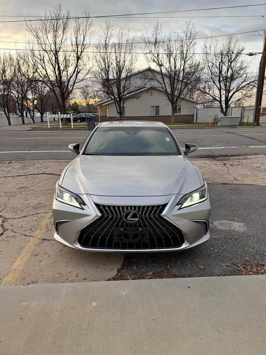 2022 Lexus ES 7th Gen - Image 2 of 11