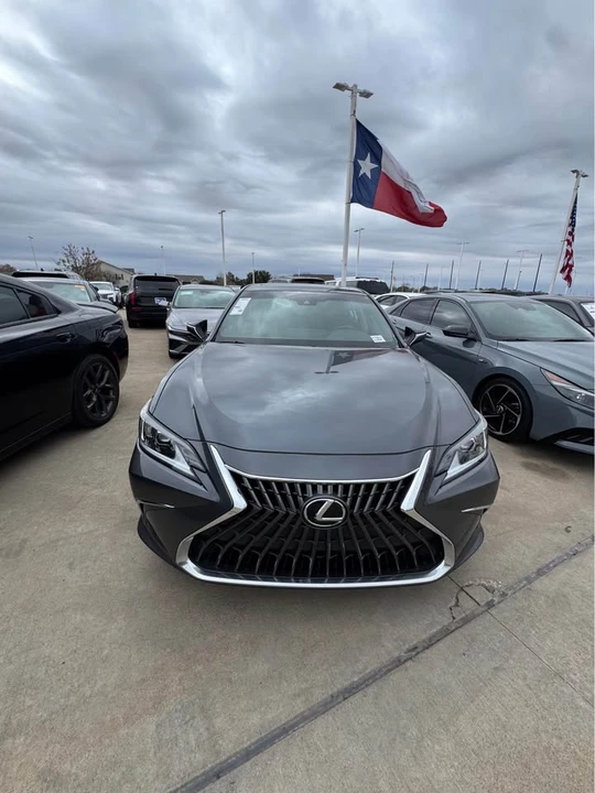 2022 Lexus ES 7th Gen - Image 2 of 13