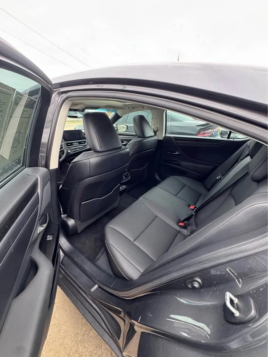 2022 Lexus ES 7th Gen - Image 10 of 13