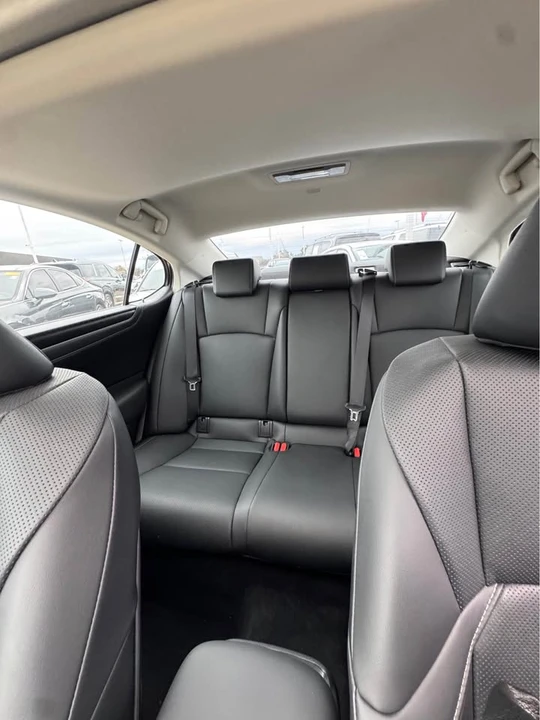 2022 Lexus ES 7th Gen - Image 6 of 13