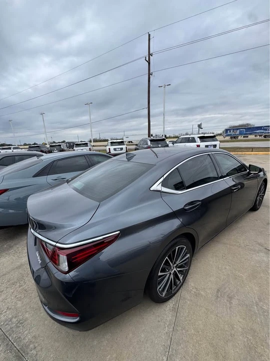 2022 Lexus ES 7th Gen - Image 5 of 13