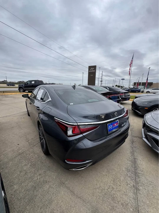 2022 Lexus ES 7th Gen - Image 3 of 13