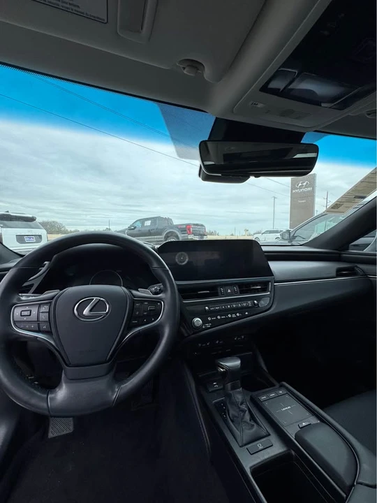 2022 Lexus ES 7th Gen - Image 11 of 13