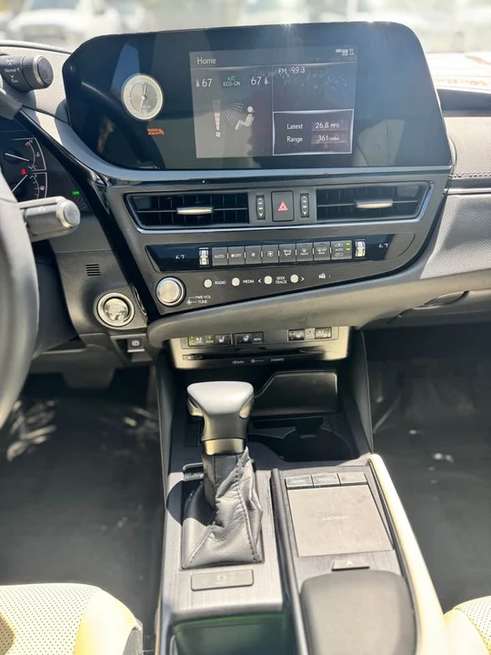 2022 Lexus ES 7th Gen - Image 10 of 19