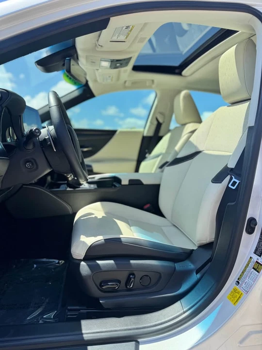 2022 Lexus ES 7th Gen - Image 3 of 19