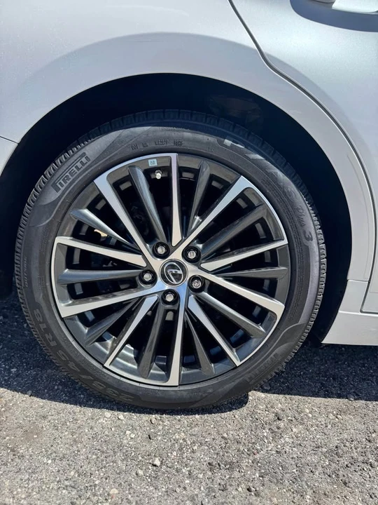 2022 Lexus ES 7th Gen - Image 6 of 19