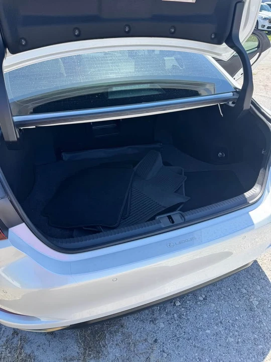 2022 Lexus ES 7th Gen - Image 14 of 19