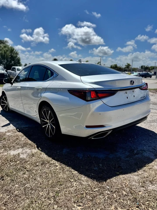 2022 Lexus ES 7th Gen - Image 2 of 19