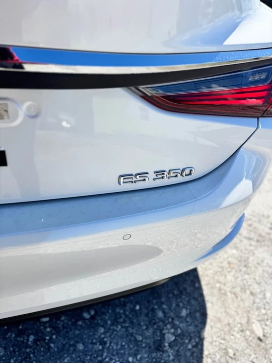 2022 Lexus ES 7th Gen - Image 8 of 19