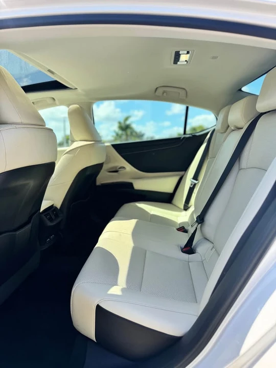 2022 Lexus ES 7th Gen - Image 4 of 19
