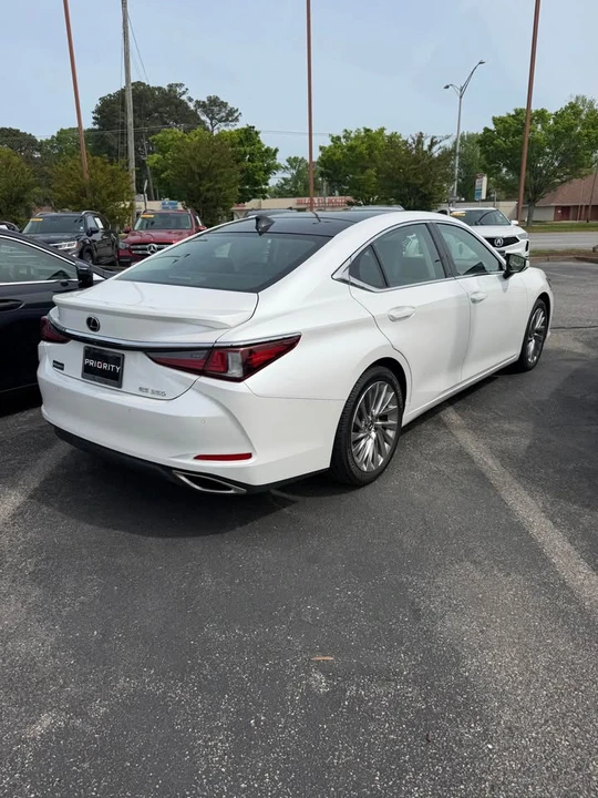 2022 Lexus ES 7th Gen - Image 2 of 7