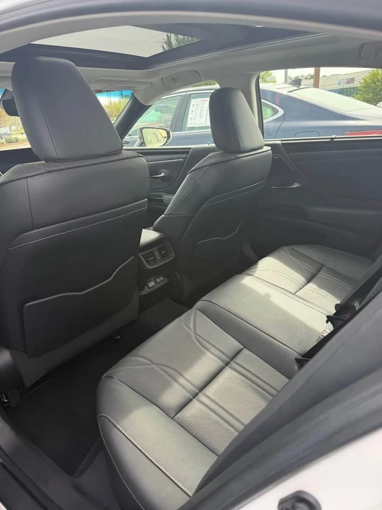 2022 Lexus ES 7th Gen - Image 6 of 7