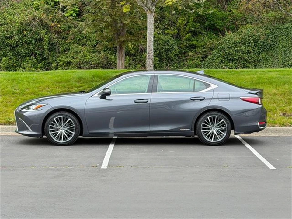 2022 Lexus ES 7th Gen - Image 4 of 31