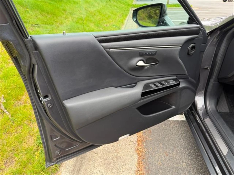 2022 Lexus ES 7th Gen - Image 16 of 31