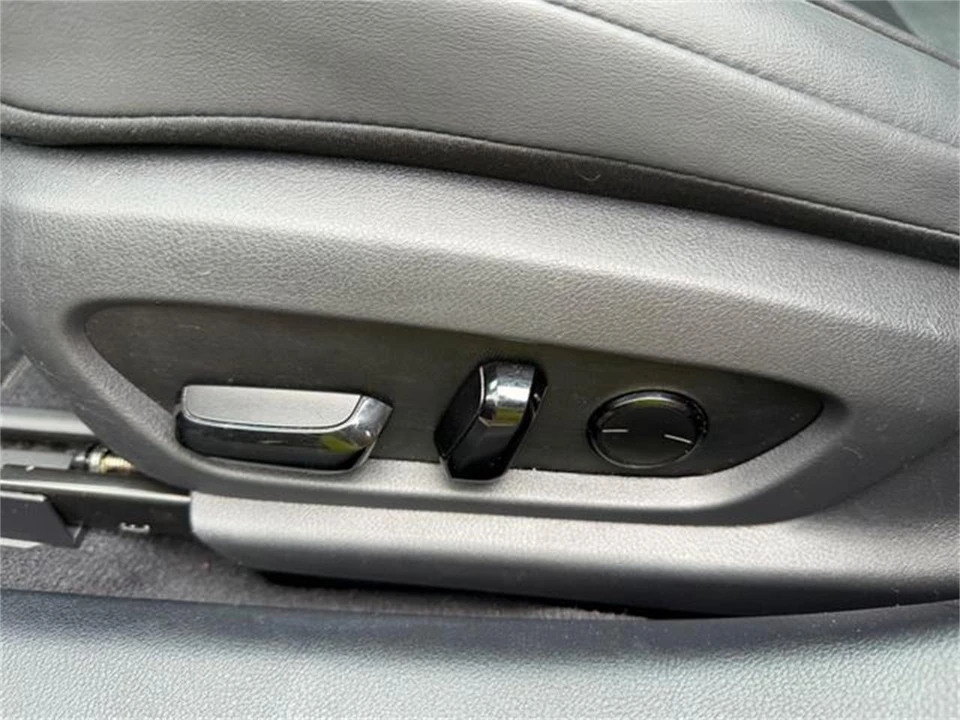 2022 Lexus ES 7th Gen - Image 19 of 31