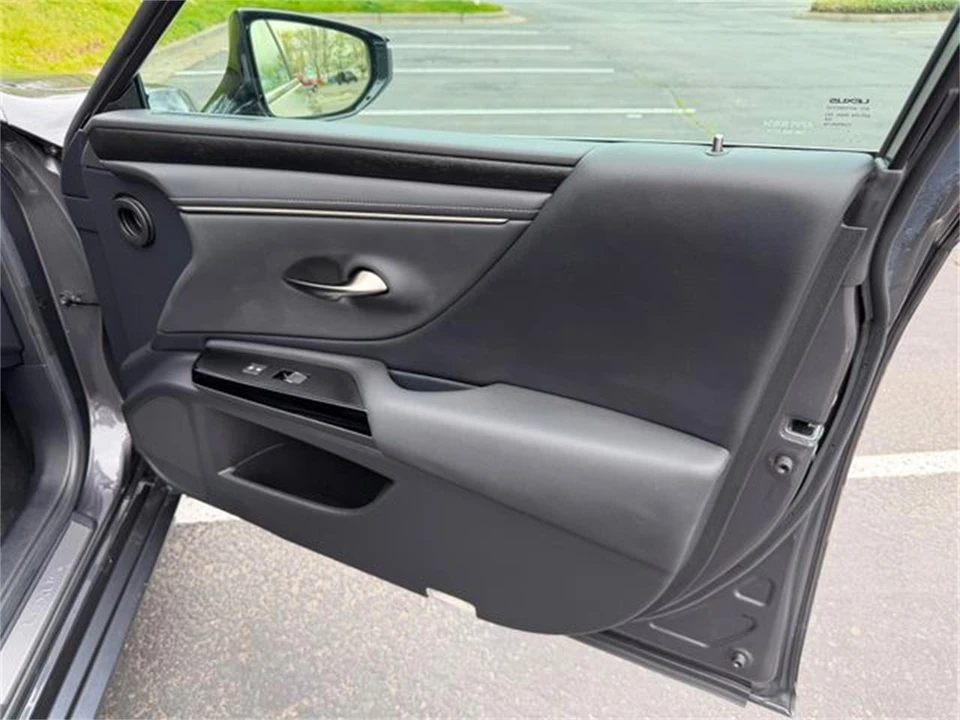 2022 Lexus ES 7th Gen - Image 25 of 31