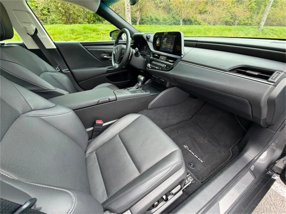 2022 Lexus ES 7th Gen - Image 26 of 31