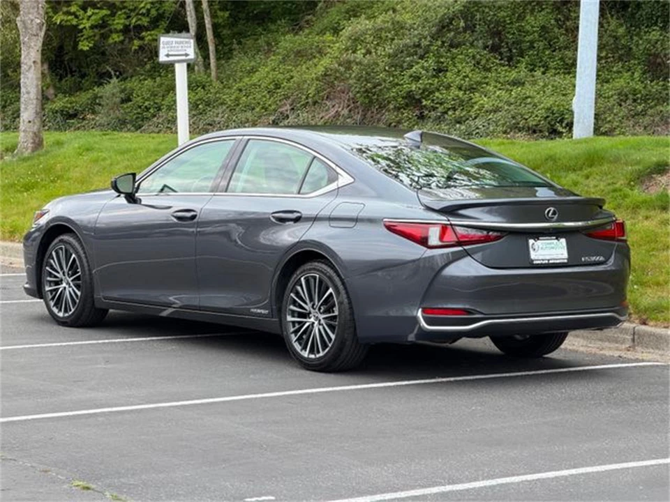 2022 Lexus ES 7th Gen - Image 5 of 31