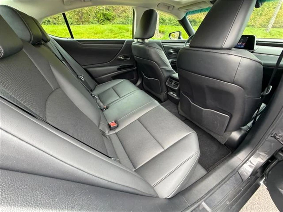 2022 Lexus ES 7th Gen - Image 29 of 31