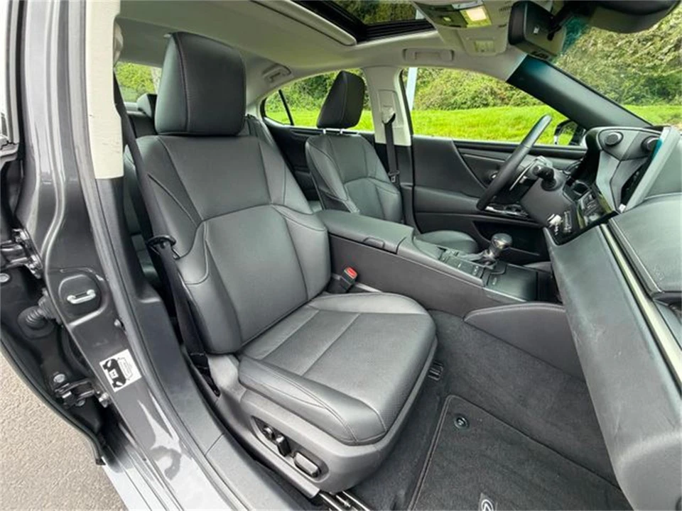 2022 Lexus ES 7th Gen - Image 27 of 31