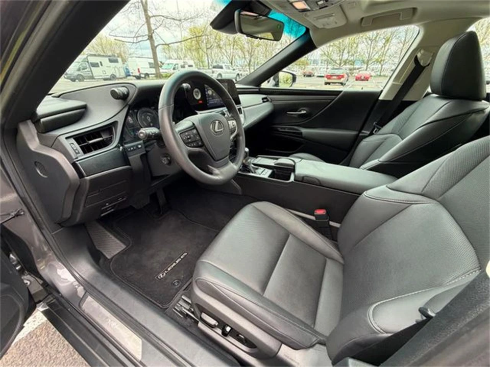 2022 Lexus ES 7th Gen - Image 21 of 31