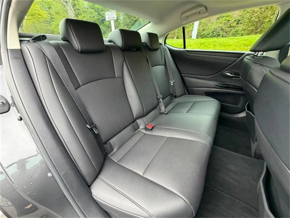 2022 Lexus ES 7th Gen - Image 30 of 31
