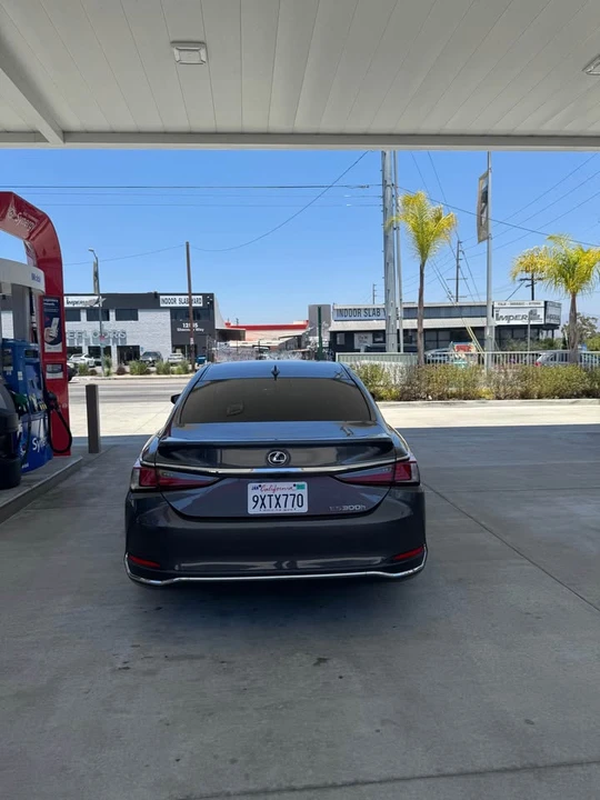 2022 Lexus ES 7th Gen - Image 5 of 9