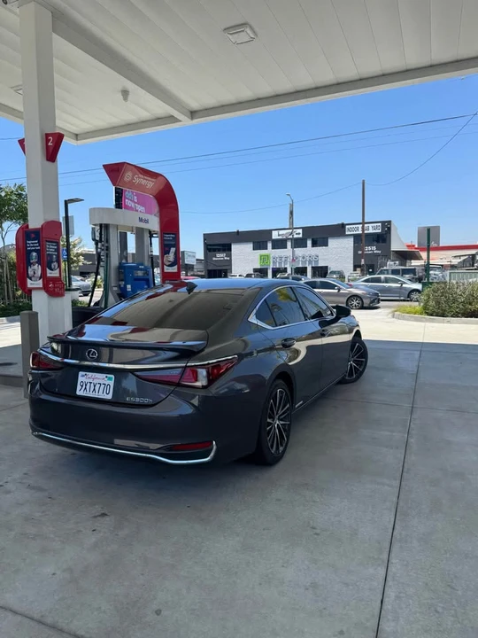 2022 Lexus ES 7th Gen - Image 3 of 9