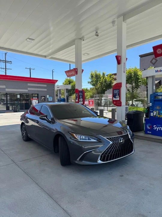 2022 Lexus ES 7th Gen - Image 2 of 9