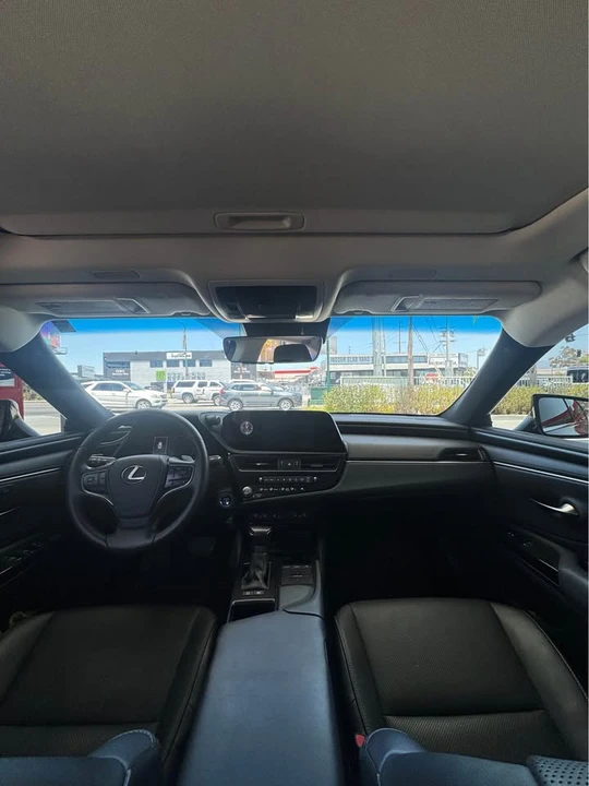 2022 Lexus ES 7th Gen - Image 7 of 9