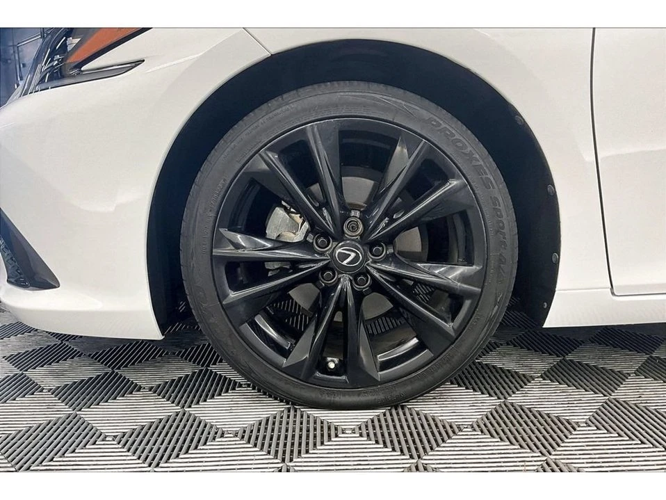 2022 Lexus ES 7th Gen - Image 8 of 20