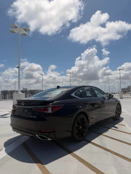 2022 Lexus ES 7th Gen - Image 5 of 18