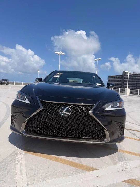 2022 Lexus ES 7th Gen - Image 2 of 18