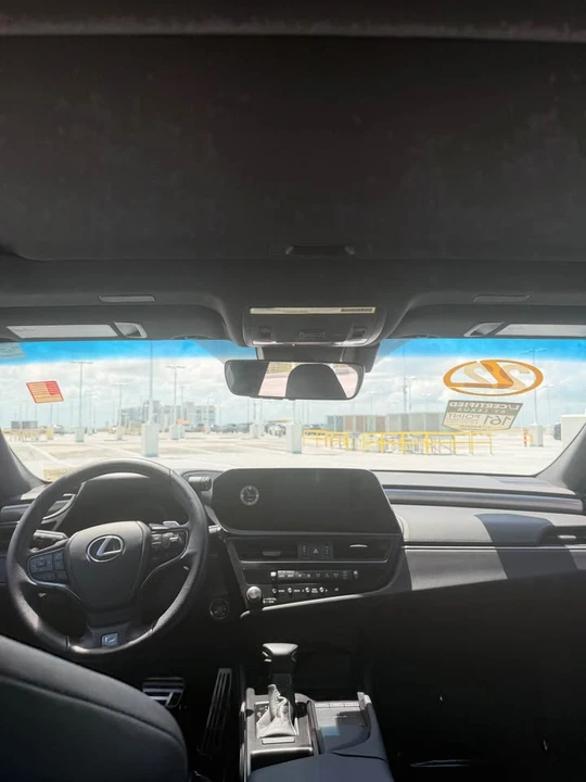 2022 Lexus ES 7th Gen - Image 11 of 18