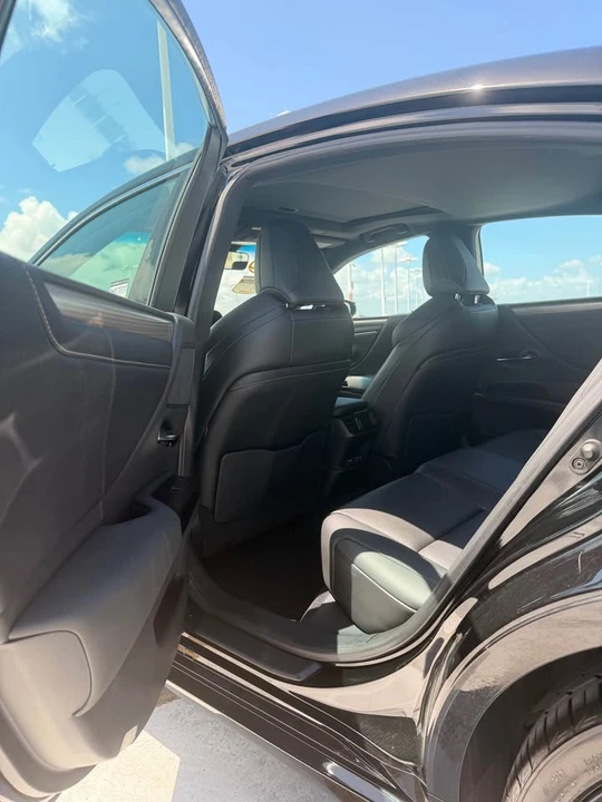 2022 Lexus ES 7th Gen - Image 9 of 18