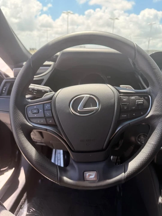 2022 Lexus ES 7th Gen - Image 15 of 18